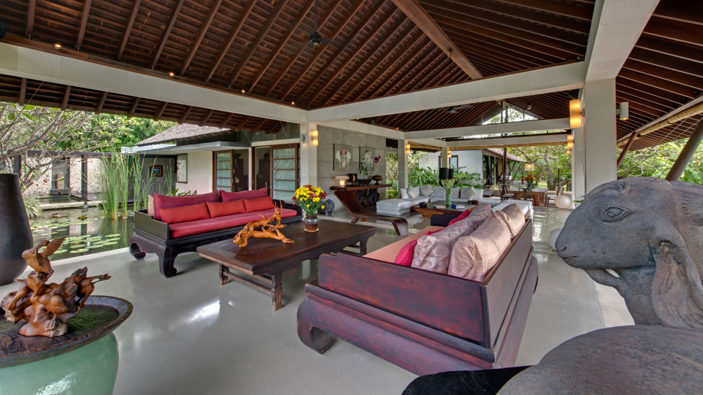 Samadhana - Living room towards the dining area